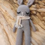 Modèle fini lapin au crochet amigurumi